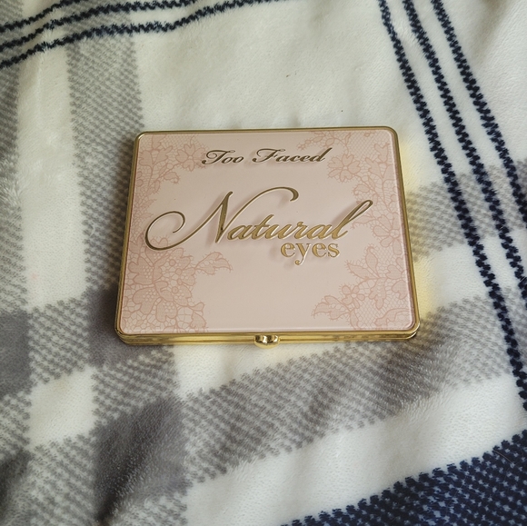 Natural Eyes Eye Shadow Palette - Picture 1 of 2